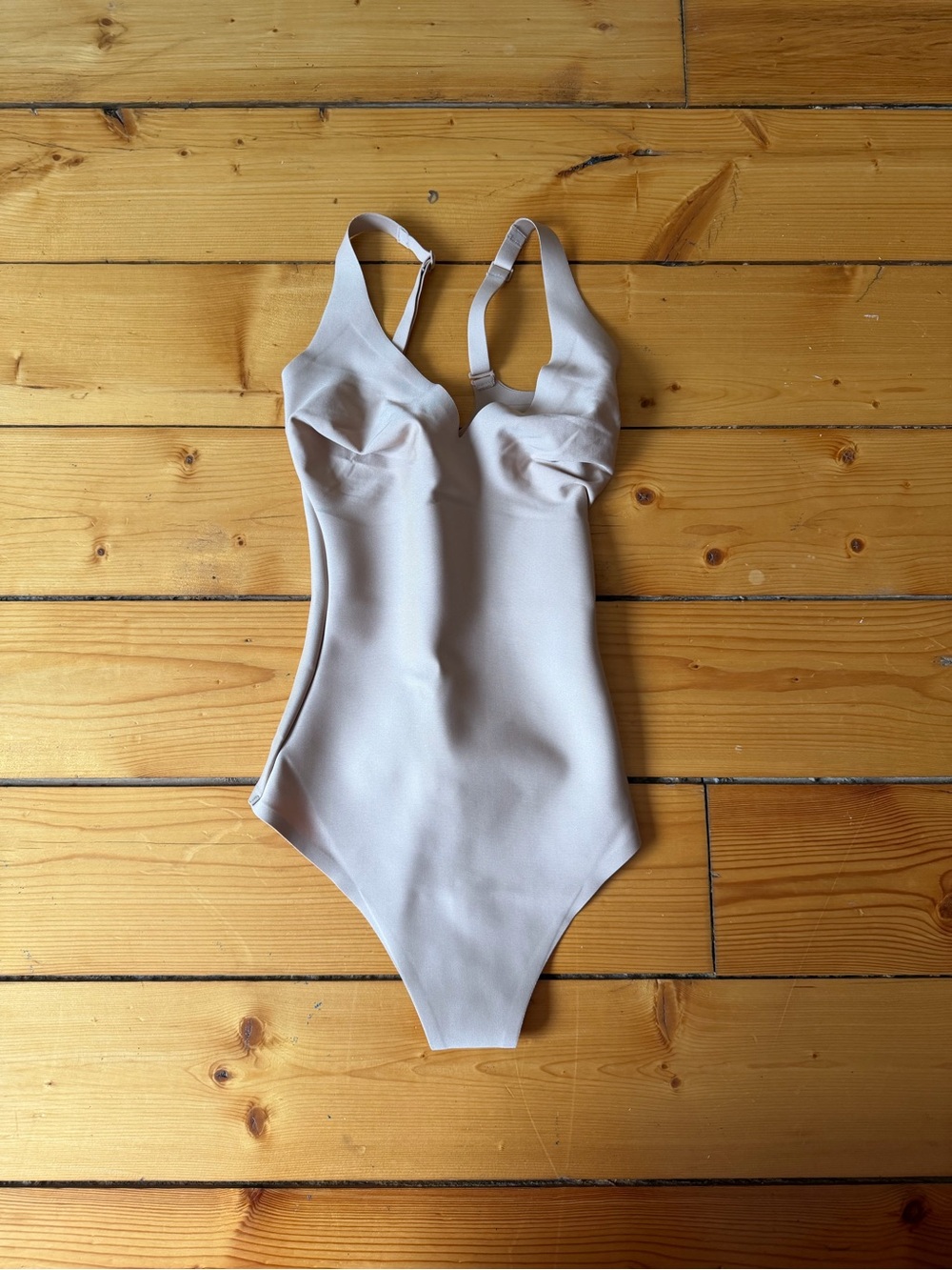 SKIMS Core Sculpt Plunge Thong Bodysuit 🤎